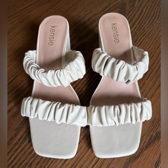 Kensie Shoes - kensie Cream Ruched sandals with heel size 7.5 - EUC!